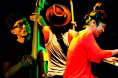 1085229_529993850459976_1908625048_n2